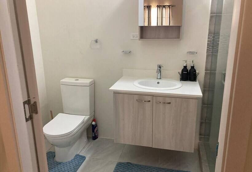 اقامتگاه Immaculate 2 Bed House In Discovery Bay