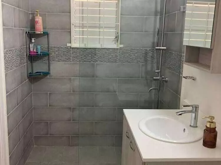 اقامتگاه Immaculate 2 Bed House In Discovery Bay