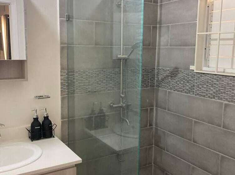 اقامتگاه Immaculate 2 Bed House In Discovery Bay