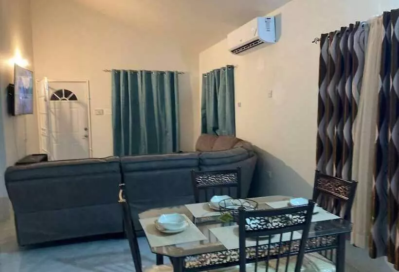 اقامتگاه Immaculate 2 Bed House In Discovery Bay
