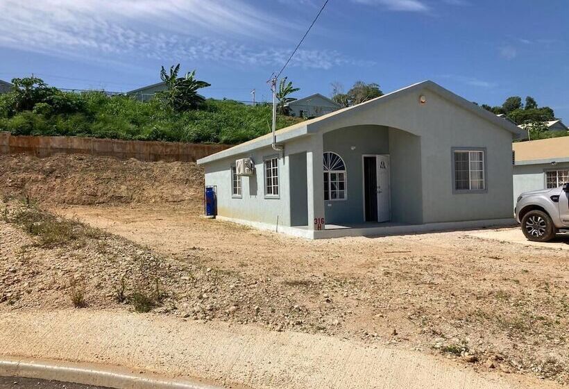 اقامتگاه Immaculate 2 Bed House In Discovery Bay