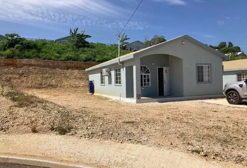 اقامتگاه Immaculate 2 Bed House In Discovery Bay