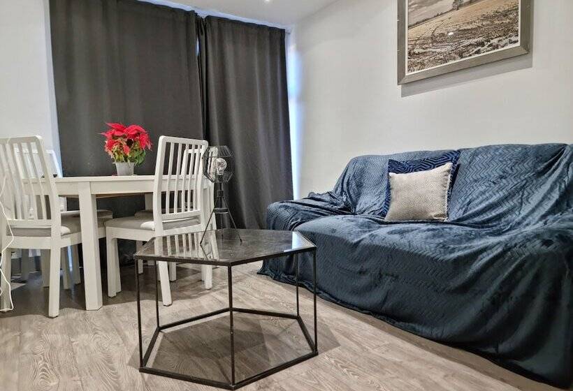 إقامة Remarkable 5 Bed House In Basildon