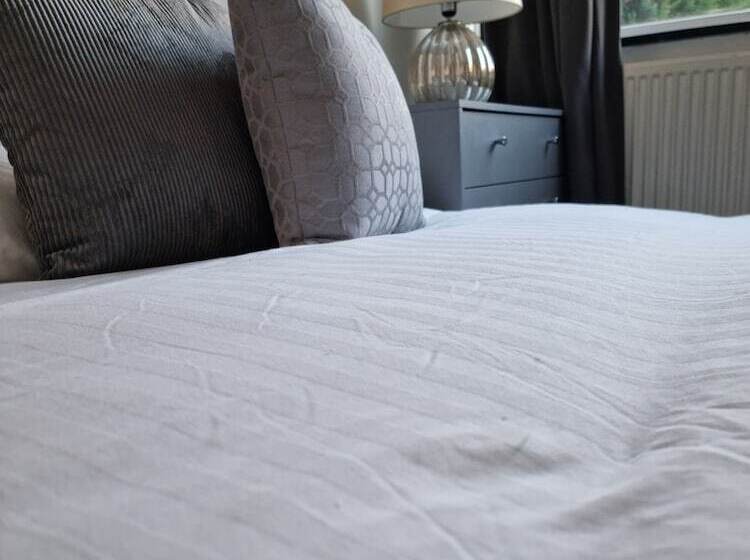 إقامة Remarkable 5 Bed House In Basildon