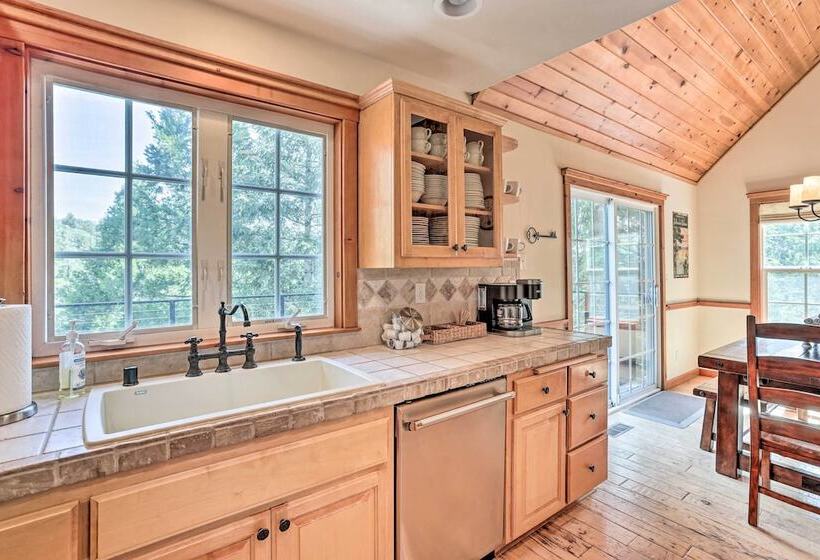 Spacious Lake Arrowhead Home W/ Putting Green