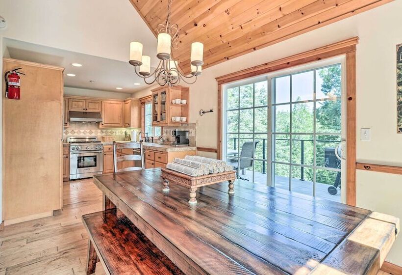 Spacious Lake Arrowhead Home W/ Putting Green