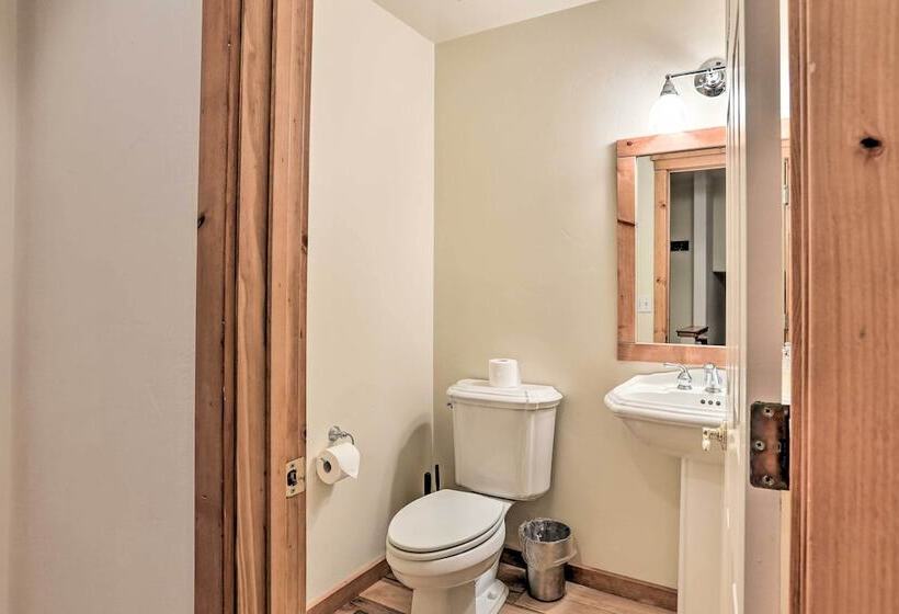 Spacious Lake Arrowhead Home W/ Putting Green