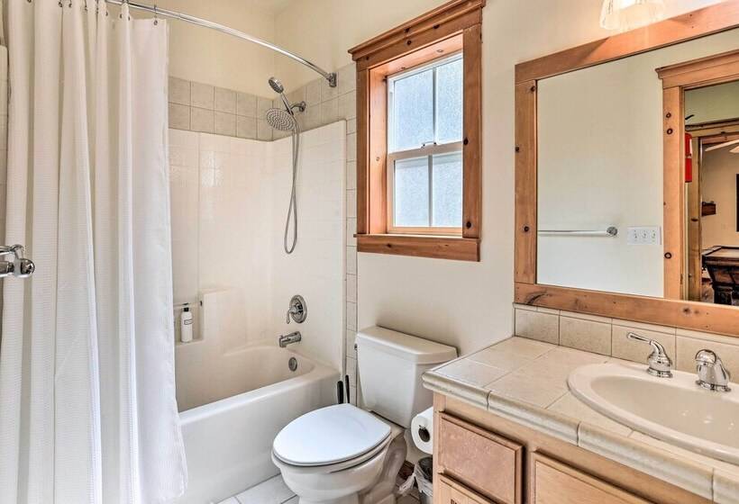 Spacious Lake Arrowhead Home W/ Putting Green