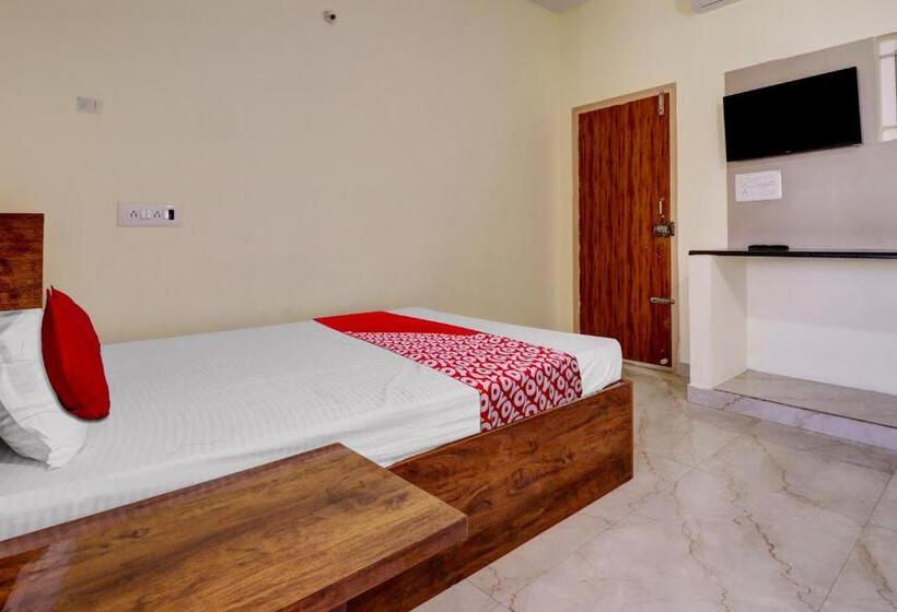 Hotel Collection O Preethi Boarding & Lodging