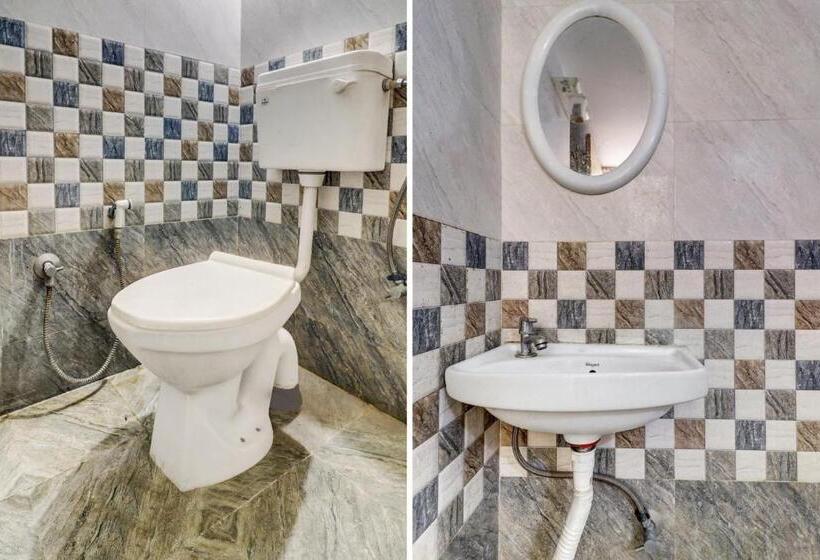 Hotel Collection O Preethi Boarding & Lodging