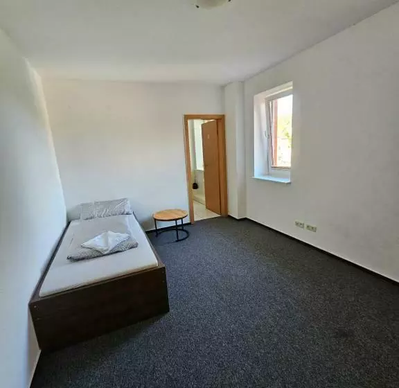 Majatalo Einfache Ubernachtung Mit Eigenem Bad