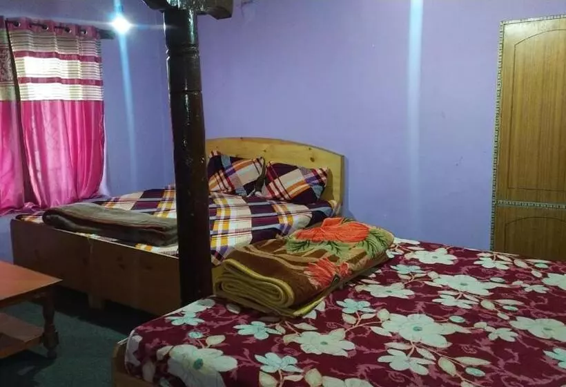 پانسیون Guru Guest House