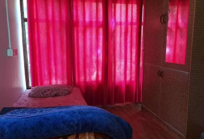 پانسیون Guru Guest House