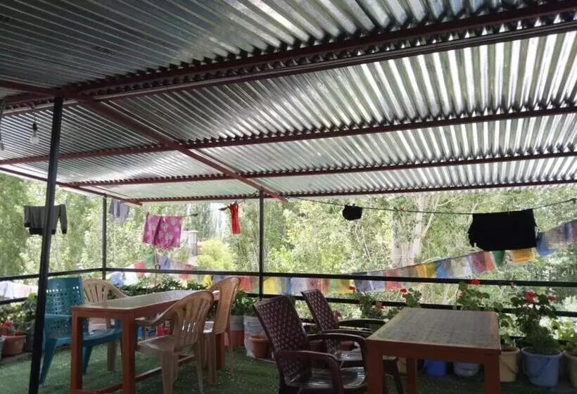 پانسیون Guru Guest House