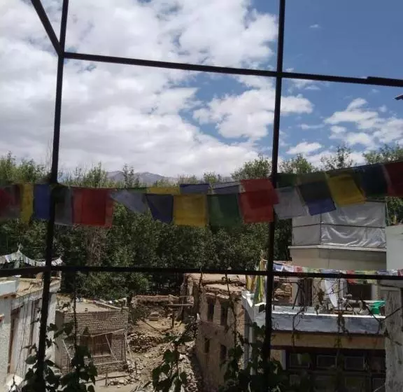 پانسیون Guru Guest House