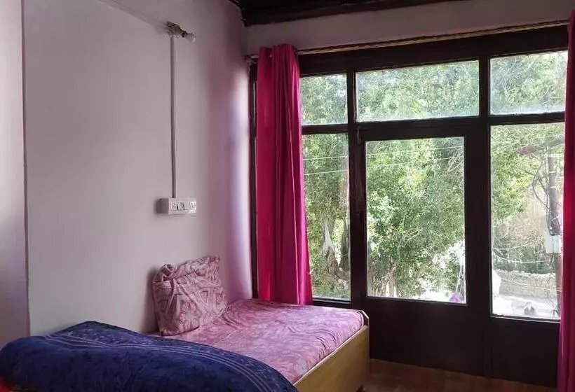 پانسیون Guru Guest House