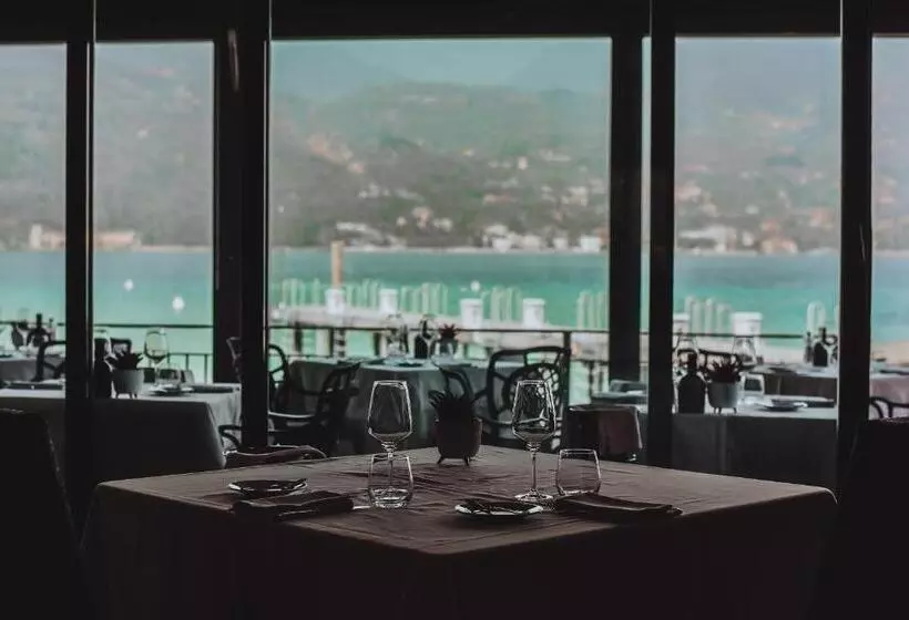 Bella Hotel & Restaurant With Private Dock For Mooring Boats