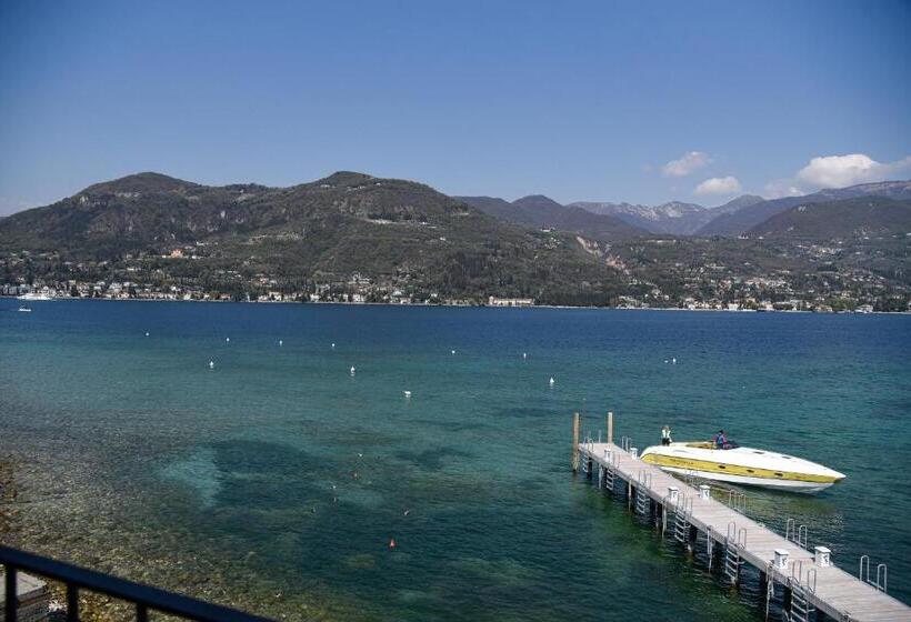 Bella Hotel & Restaurant With Private Dock For Mooring Boats