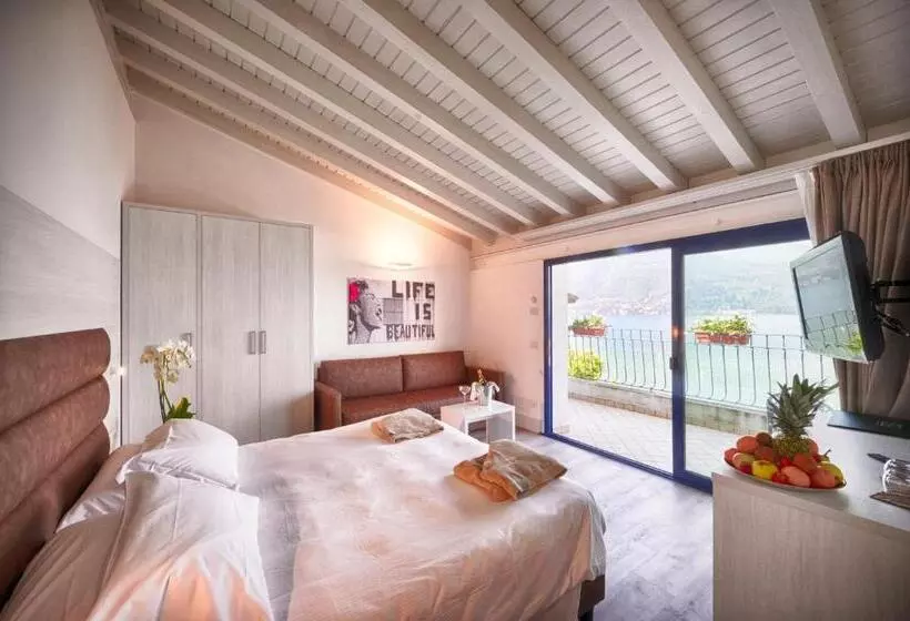 Bella Hotel & Restaurant With Private Dock For Mooring Boats
