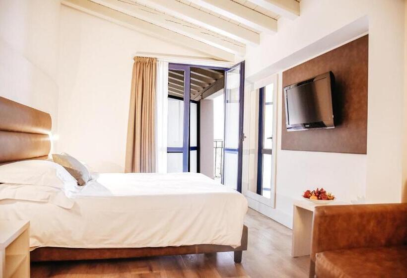 Bella Hotel & Restaurant With Private Dock For Mooring Boats