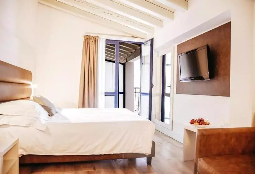 Bella Hotel & Restaurant With Private Dock For Mooring Boats