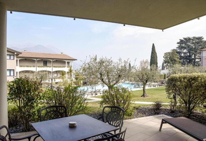 Bella Hotel & Restaurant With Private Dock For Mooring Boats