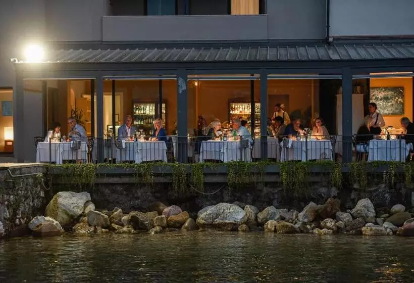 Bella Hotel & Restaurant With Private Dock For Mooring Boats