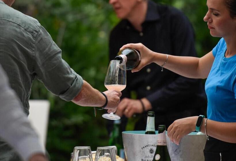 Bella Hotel & Restaurant With Private Dock For Mooring Boats