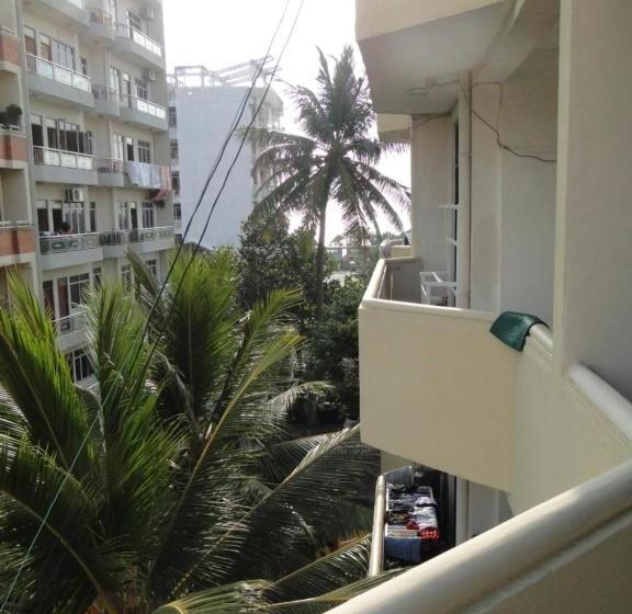 Brama Station Court {apartment}