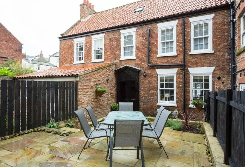 Cintra House