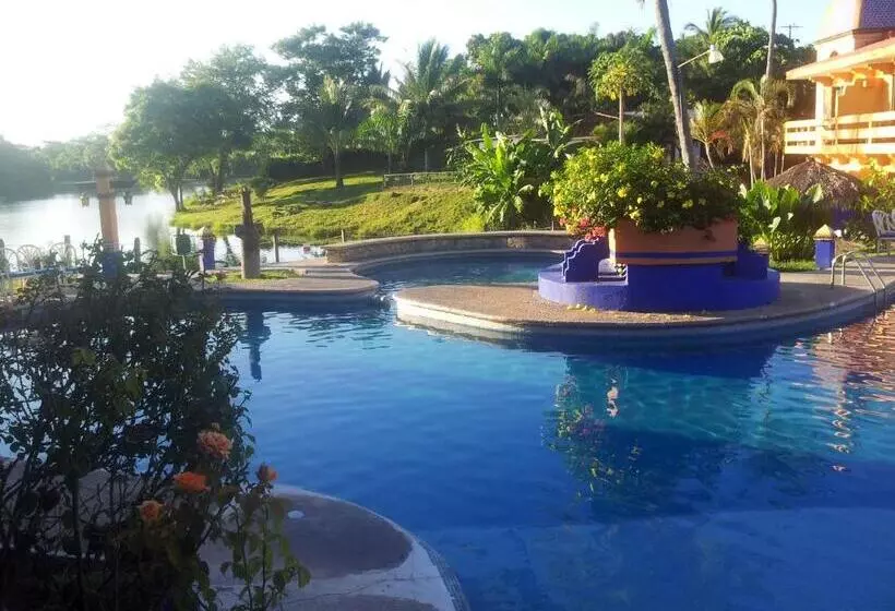 هتل Canadian Resort Vallarta