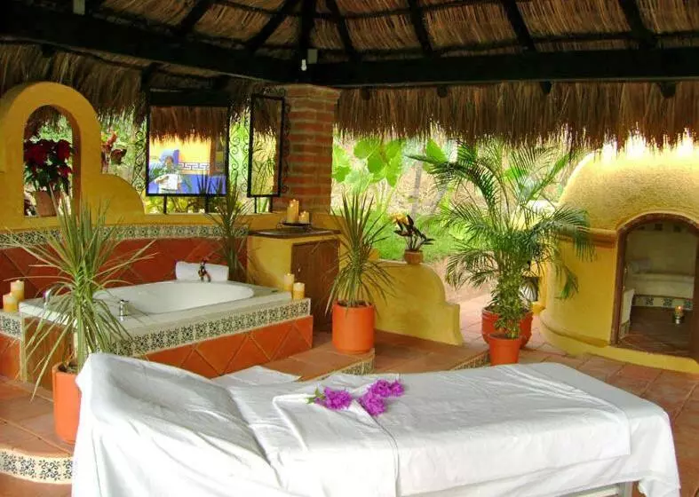 هتل Canadian Resort Vallarta