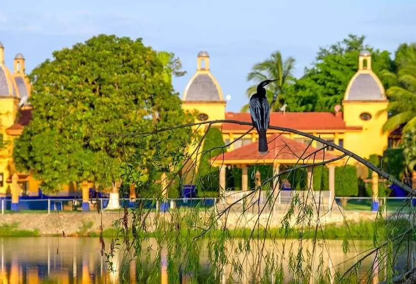 هتل Canadian Resort Vallarta