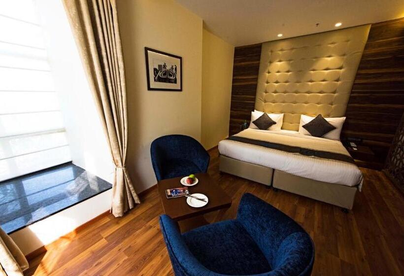 ホテル Connaught Royale