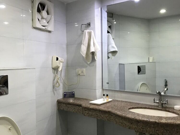 בית מלון כפרי Delite Sarovar Portico Faridabad