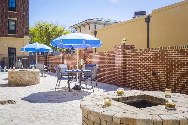 ホテル Fairfield Inn & Suites By Marriott Savannah Downtown Historic District