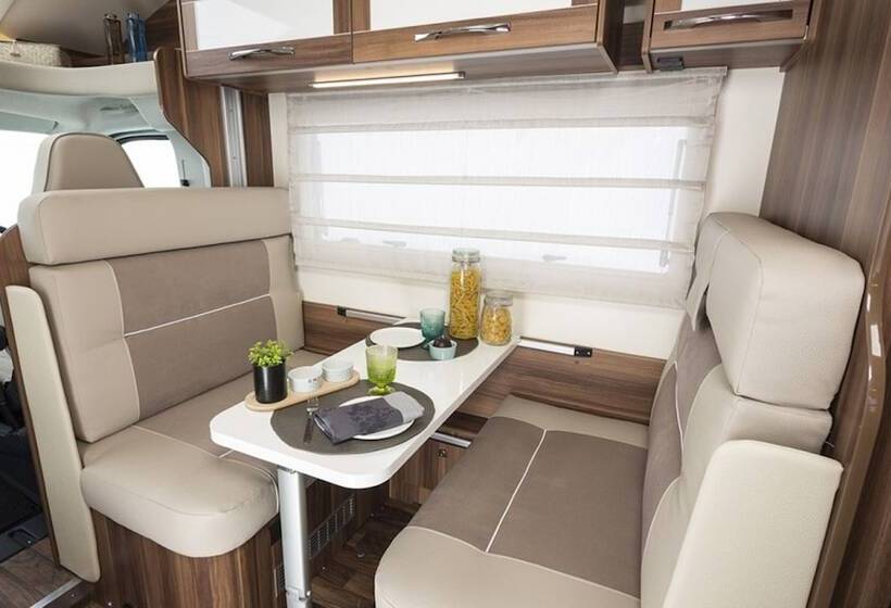 בית מלון כפרי Go Outdoors Motor Home   Caravan Park