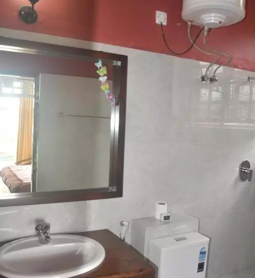 هتل Gregorys Bungalow