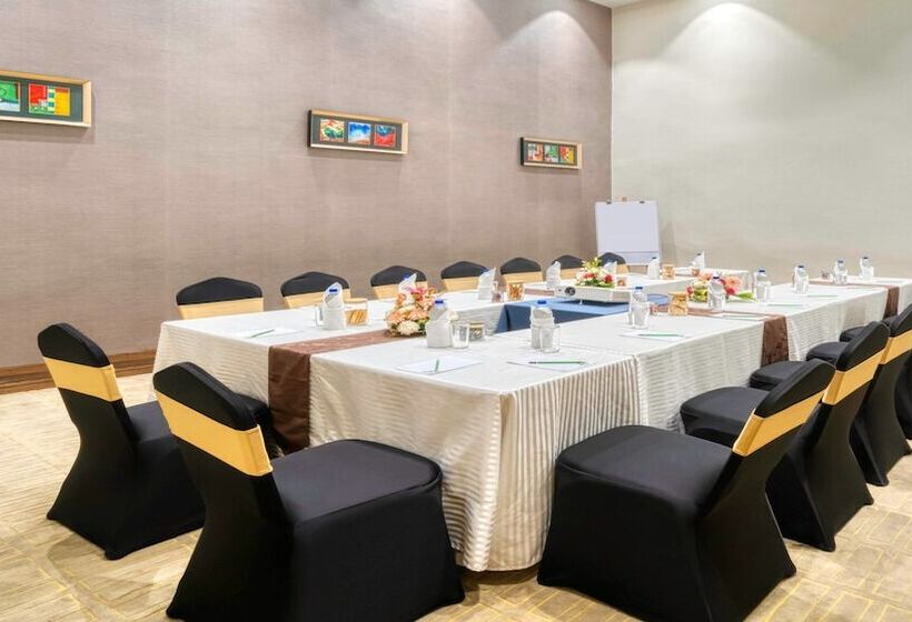 Отель Holiday Inn Kolkata Airport, An Ihg