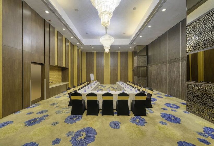 Отель Holiday Inn Kolkata Airport, An Ihg