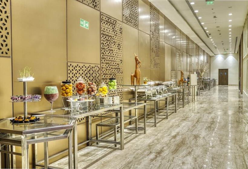 Отель Holiday Inn Kolkata Airport, An Ihg