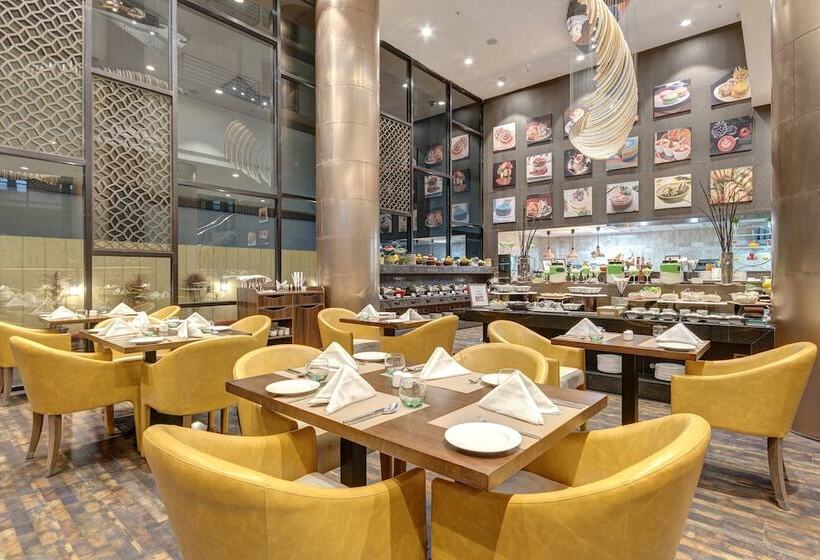 Отель Holiday Inn Kolkata Airport, An Ihg