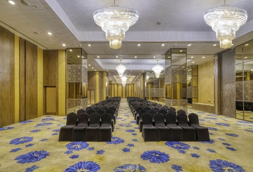 Отель Holiday Inn Kolkata Airport, An Ihg