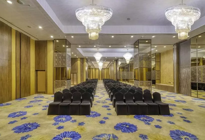 ホテル Holiday Inn Kolkata Airport, An Ihg