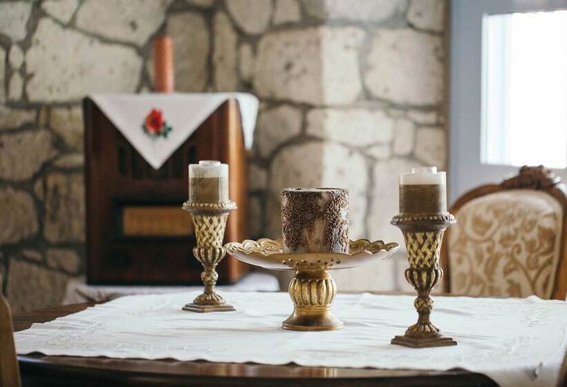 Szálloda Lale Lodge