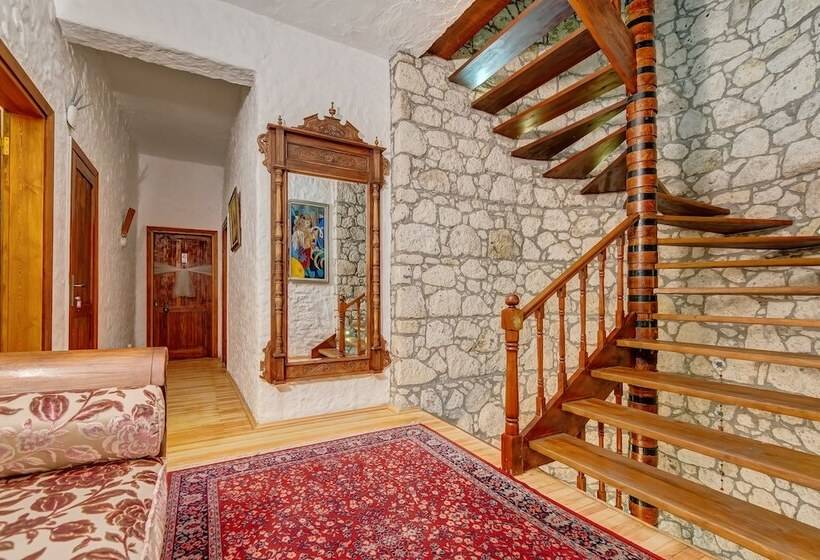 Szálloda Lale Lodge