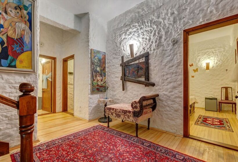 Szálloda Lale Lodge