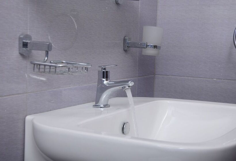 호텔 Traveller S Home