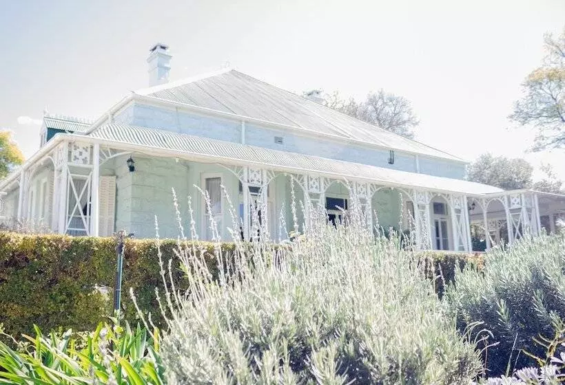 Majatalo Adley House