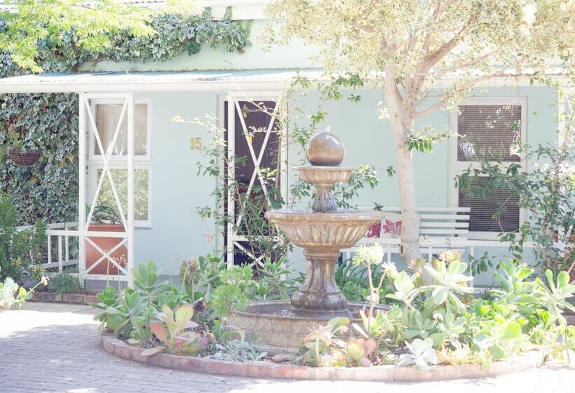 פנסיון Adley House